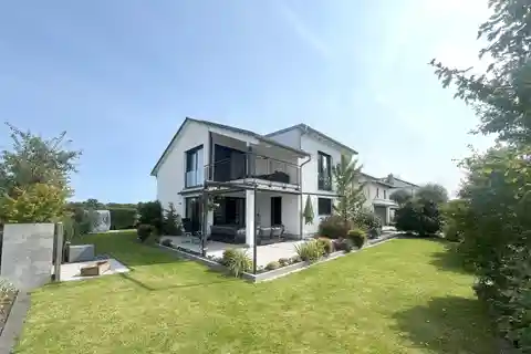 Dreamlike and Spacious Detached House