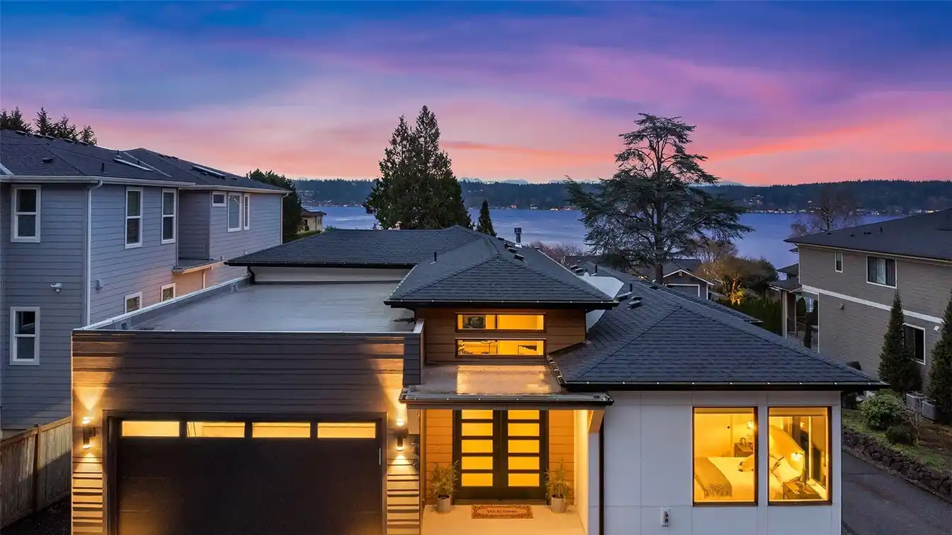 Lake Sammamish Modern Stunner