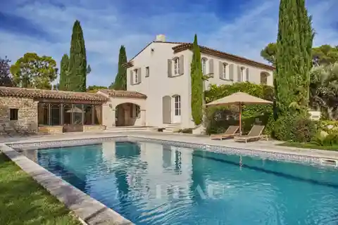 Peaceful Luxury Villa with Pool