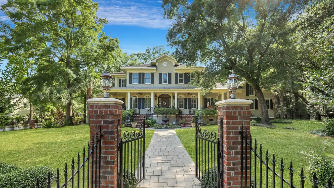 Quintessential Southern Beauty