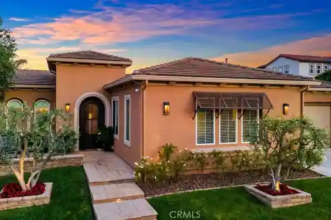 Lavish Retreat with Panoramic Mountain Views