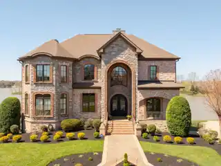 Exquisite Lakefront Estate