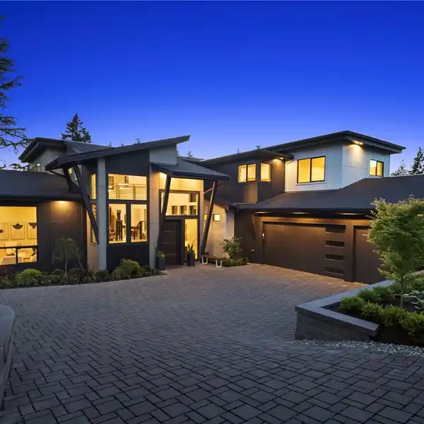 SOPHISTICATED NEW CUSTOM HOME