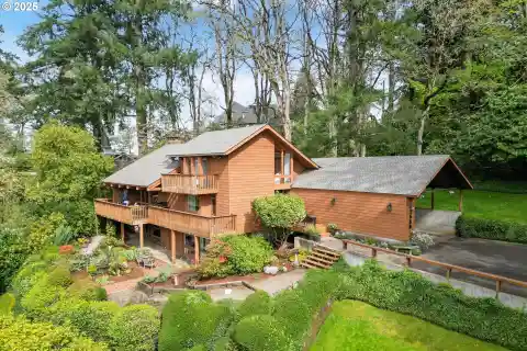 Private Estate Atop Fairmount Hill