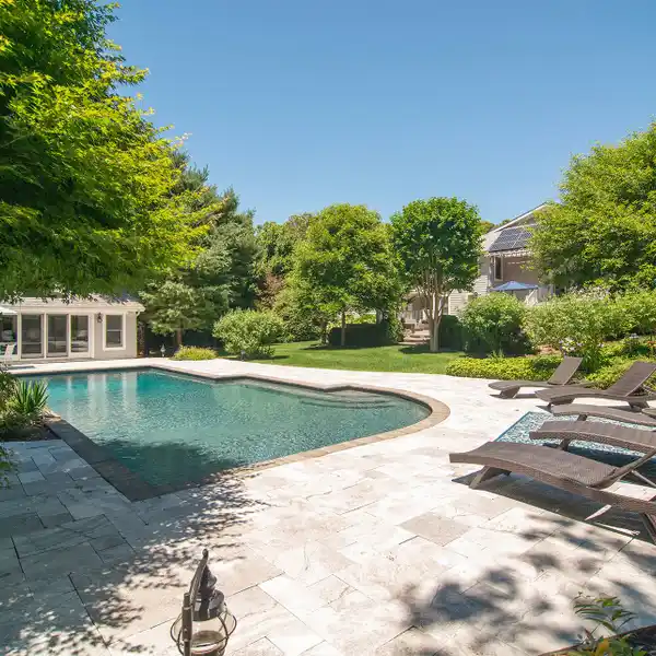 ELEGANT, SUNLIT RETREAT WITH STUNNING BAY VIEWS