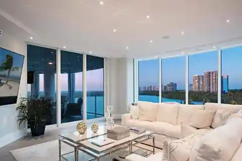 Masterfully Renovated End-unit in Baypointe at Naples Cay