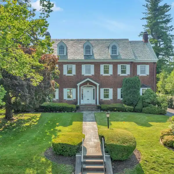 GRAND GEORGIAN BRICK COLONIAL