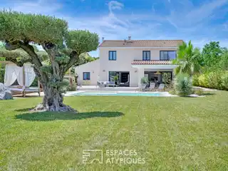Elegant and Refined Villa in a Popular Location