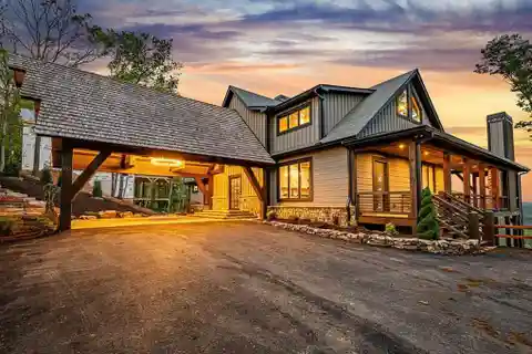 Newly Built Mountain Estate with Long-range Views