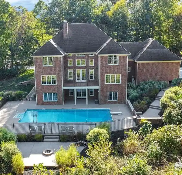 EXTRAORDINARY GEORGIAN-STYLE BRICK HOME