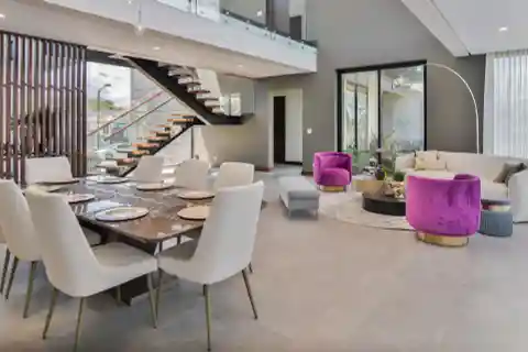 Agata Contemporary Home