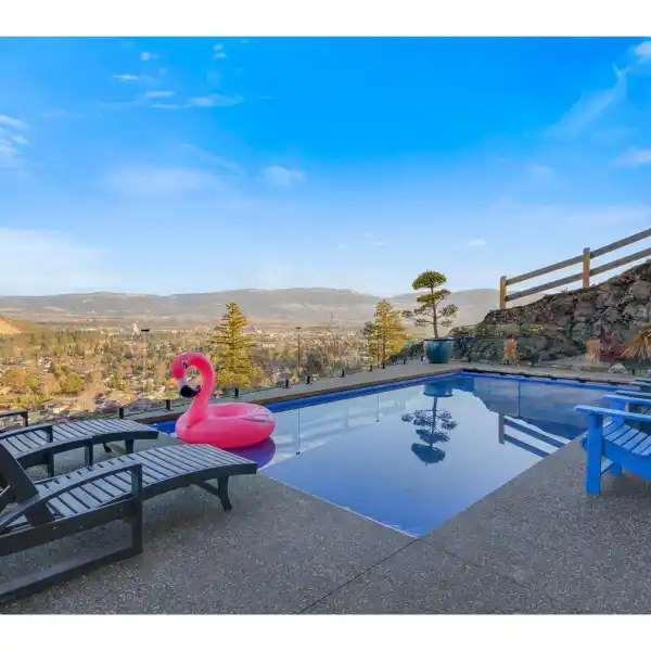 ARCHITECTURAL MASTERPIECE ATOP THE CLIFFS OF HIGHPOINTE TERRACE