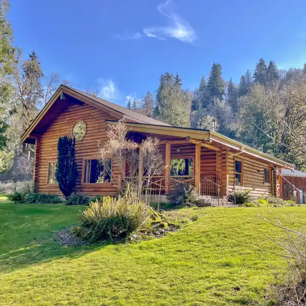 CUSTOM LOG CABIN ON THE KALAMA RIVER