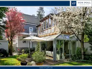 Historic Townhouse with Modern Extension in Prime Location