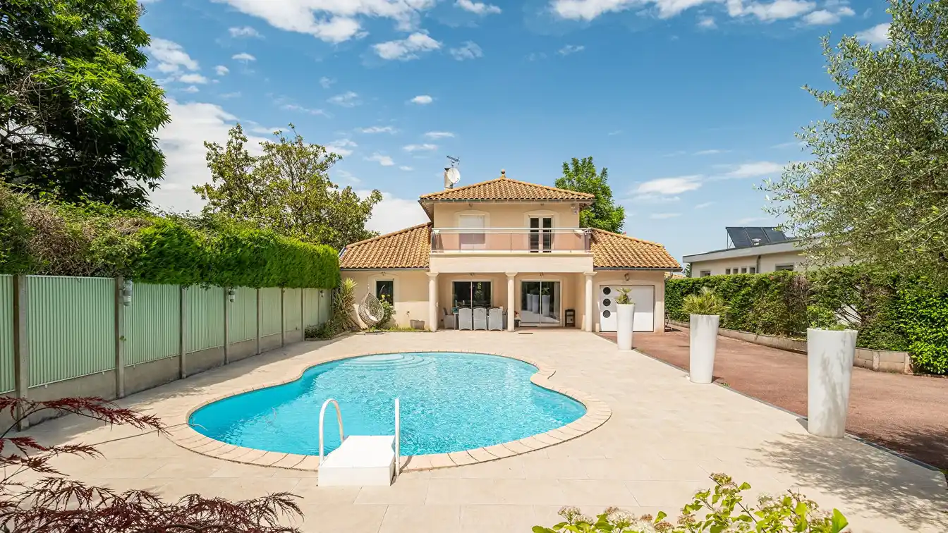 Lovely Pool Home in Chassieu-le-haut