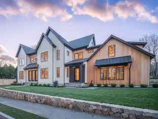New Modern Construction Blending Luxury and Convenience