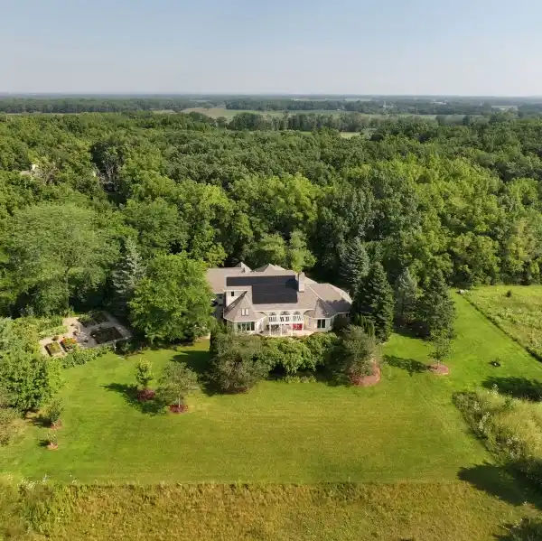 YOUR PRIVATE EXECUTIVE RETREAT ON OVER 10 ACRES