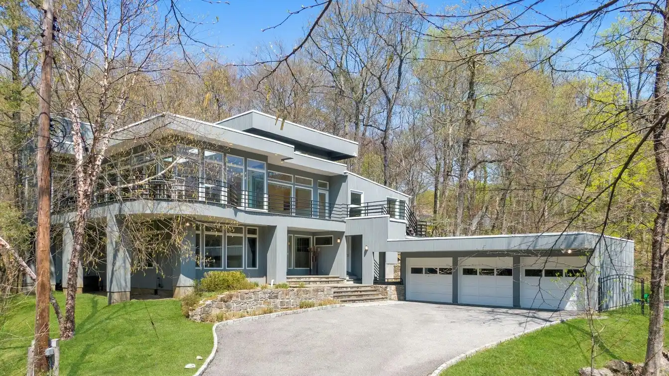 Contemporary 3-bedroom Home on 2 Serene Acres