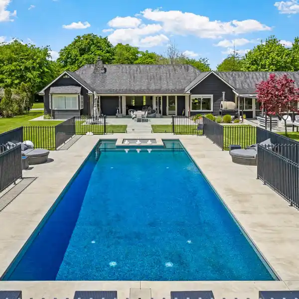 LUXURY ESTATE WITH POOL, TENNIS COURT & GARDENS