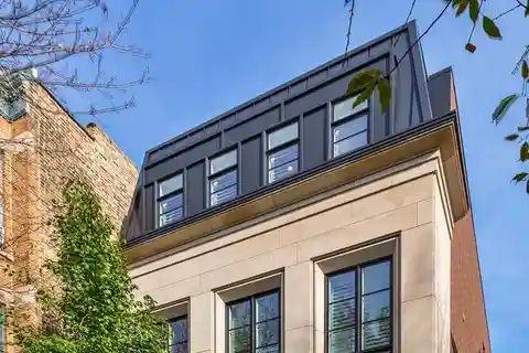 Lincoln Park Elegance with Unbeatable Skyline Views