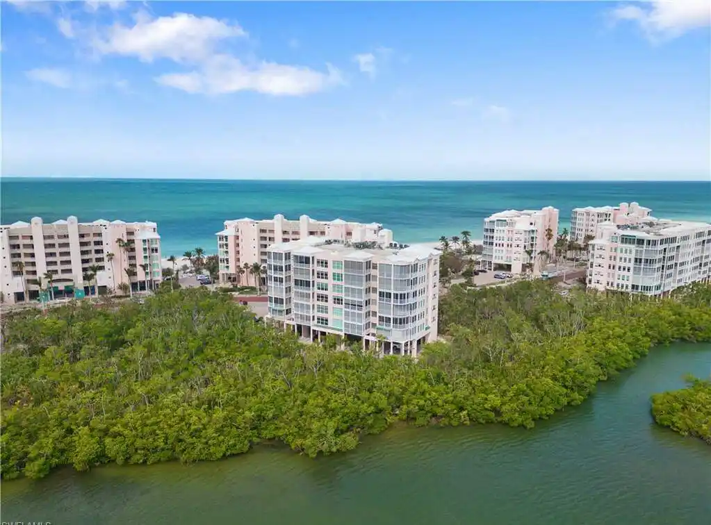 Beautiful Bay-view Unit in Barefoot Beach Club
