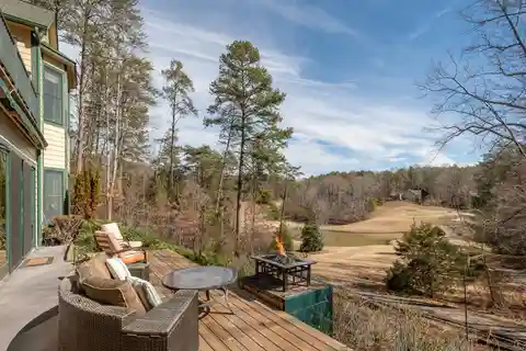 Expansive Open Plan Home in Rumbling Bald