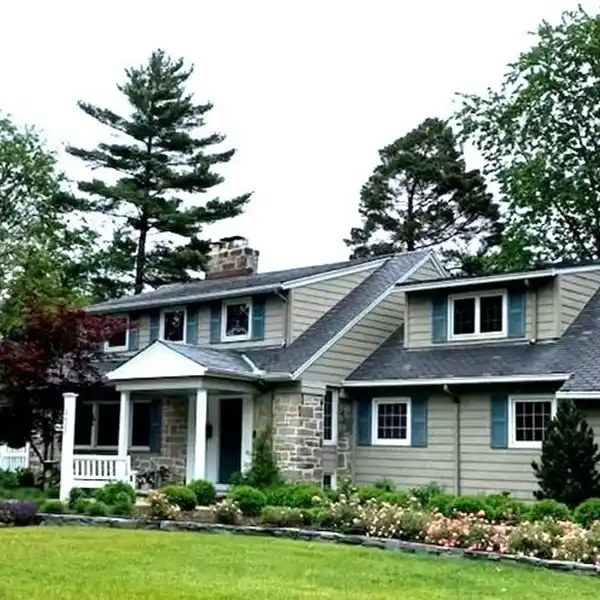 SOUGHT AFTER FIRST FLOOR MASTER IN SHAKER HEIGHTS