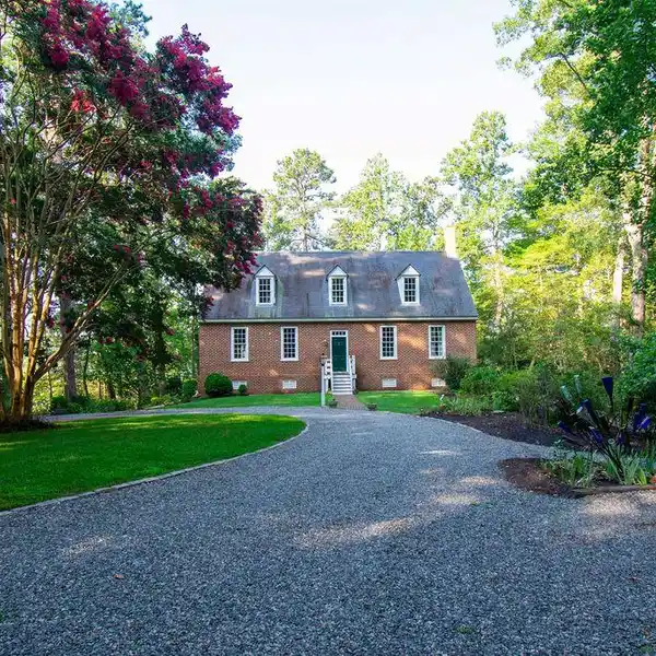 TRULY VIRGINIA COLONIAL STYLE CUSTOM HOME