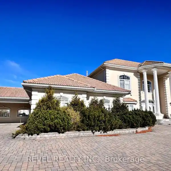 LUXURY AND FUNCTIONALITY ON 15 SERENE ACRES