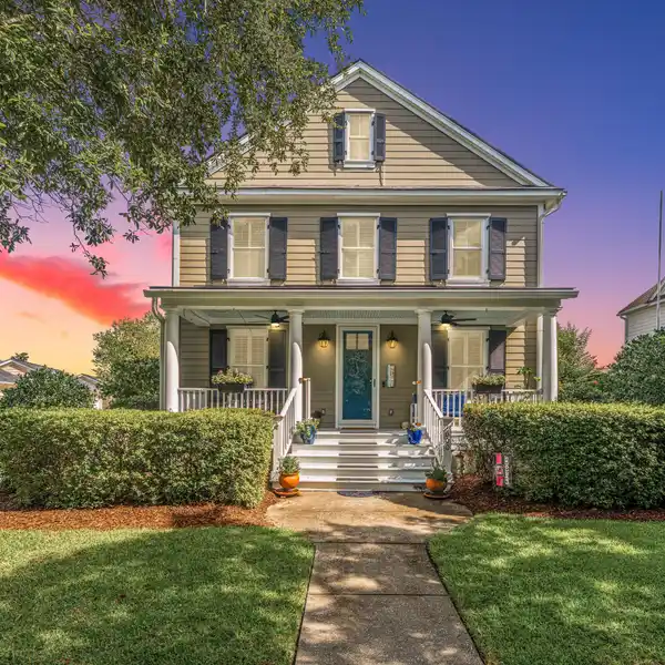 CHARMING DANIEL ISLAND HOME WITH POOL ACCESS