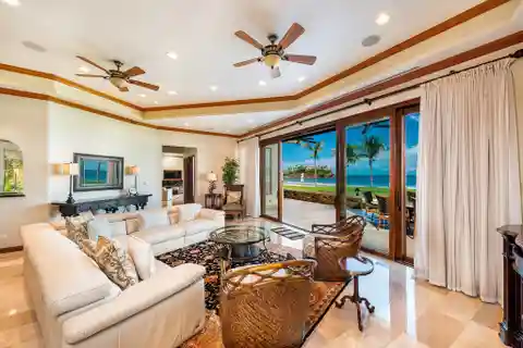 Exquisite Beachfront Condo in the Palms