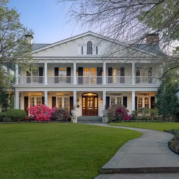STUNNING CUSTOM BUILT ESTATE