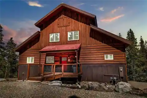 Uniquely Incredible Newer Mountain Home