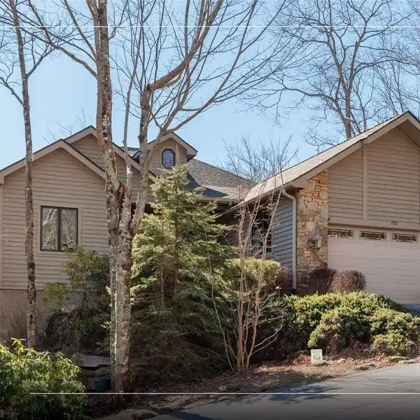 EXQUISITELY CRAFTED RESIDENCE WITH LONG-RANGE VIEWS