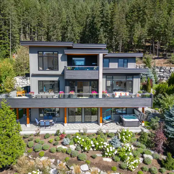 LUXURIOUS WHISTLER RETREAT