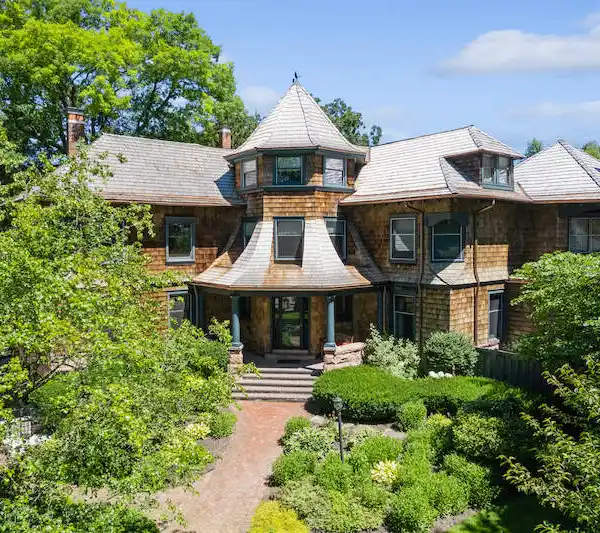 REMARKABLE PROPERTY IN WINNETKA