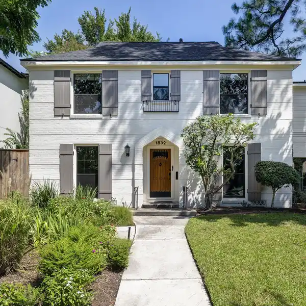 TIMELESS CHARM MEETS MODERN COMFORT