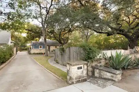 Tarrytown Elegance with Gated Privacy