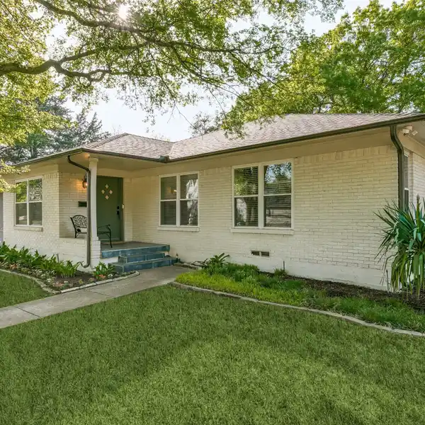 BEAUTIFULLY REMODELED RANCH IN LAKEWOOD