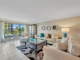 Beautiful Home in Solamar in the Heart of Park Shore