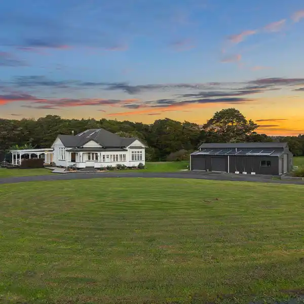 RENOVATED CHARACTER COUNTRY VILLA