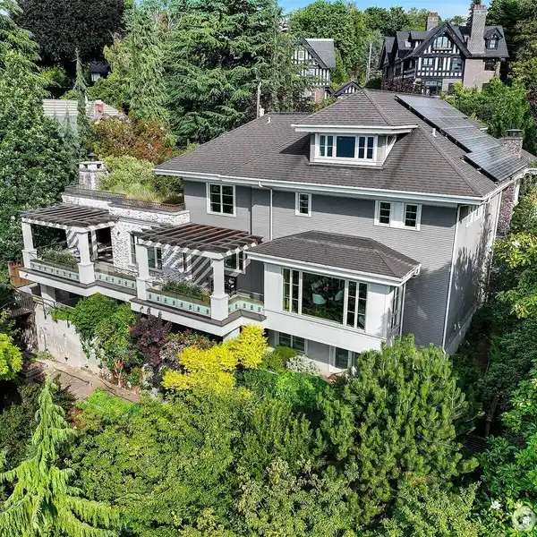 TIMELESS ARCHITECTURE WITH MODERN VISION