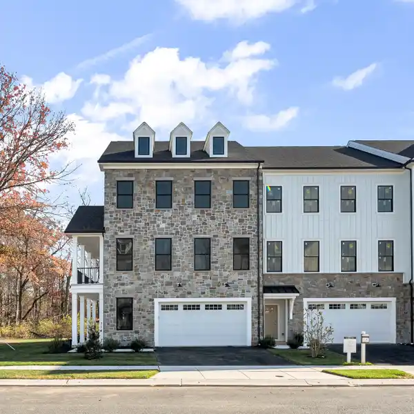 LAST END UNIT LUXURY TOWNHOUSE