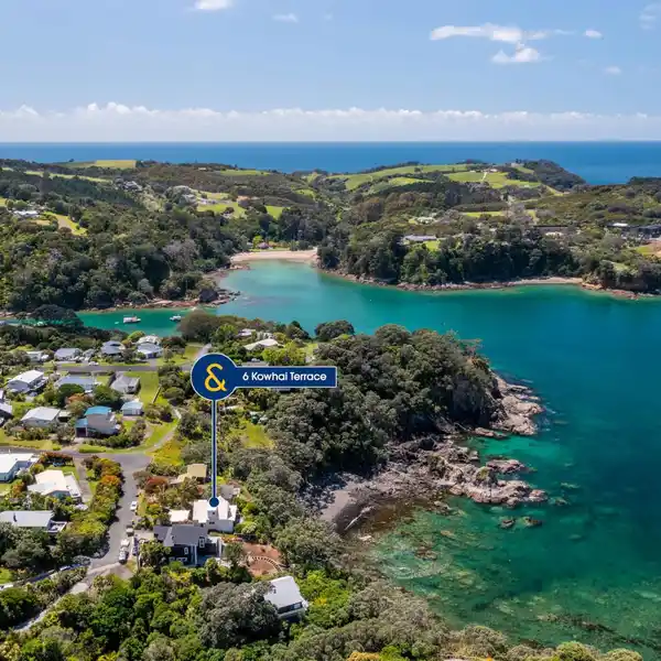 STUNNING SEA-SIDE HAVEN