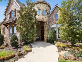 Move-in Ready Charming Transitional Smart Home