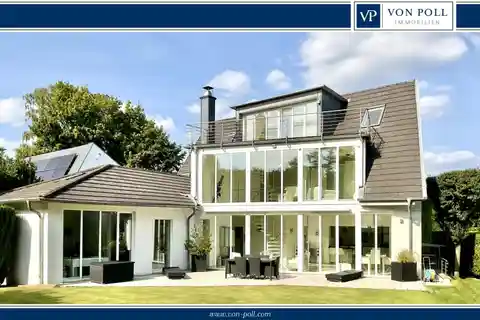 Immaculate Villa on Sunny Property