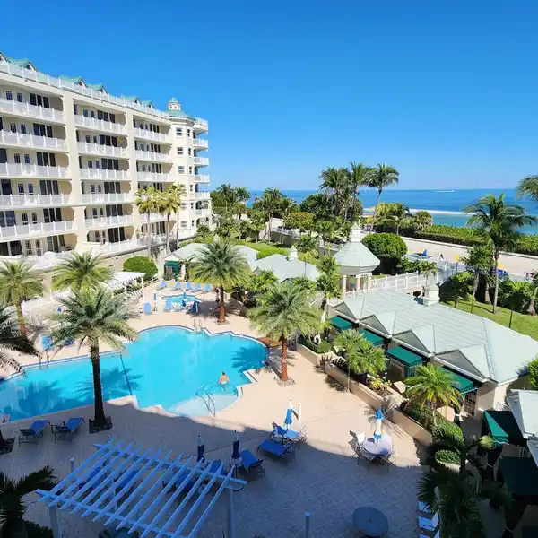 BREATHTAKING OCEANFRONT VIEWS IN PRIME LOCATION