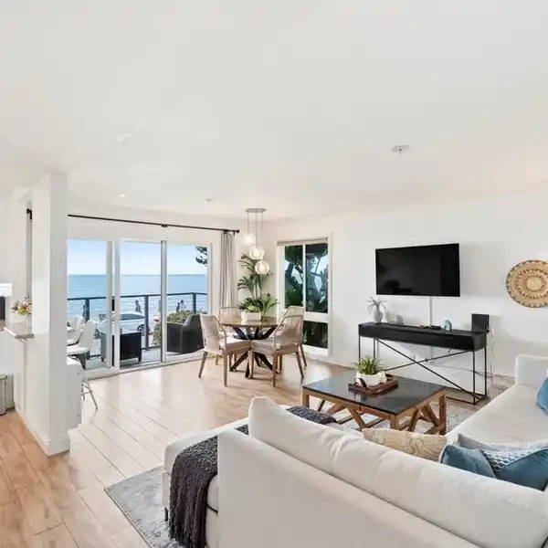 EXCEPTIONAL CONDO IN A PRIME LOCATION