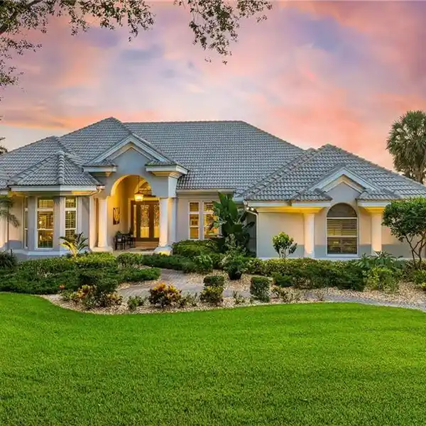 CONTEMPORARY ESTATE WITH GOLF & RESORT AMENITIES