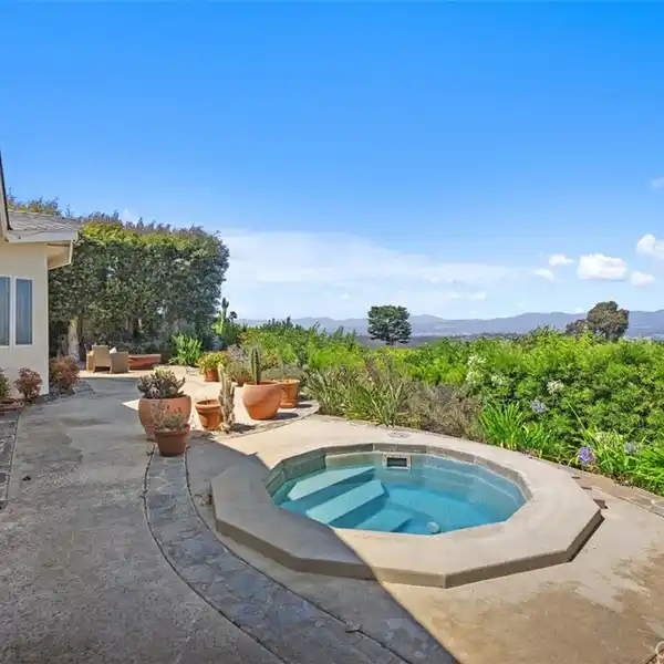 SINGLE-LEVEL LUXURY WITH EPIC MOUNTAIN VIEWS